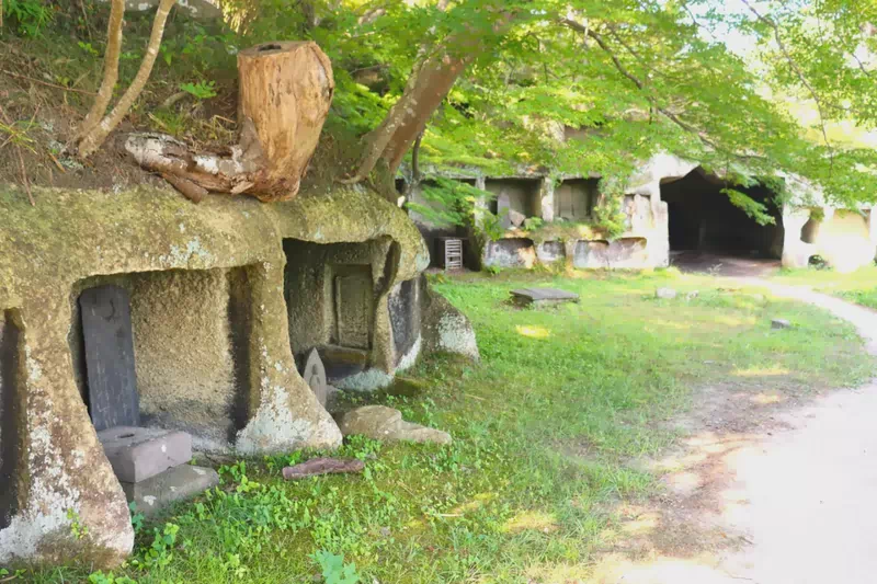 岩窟群